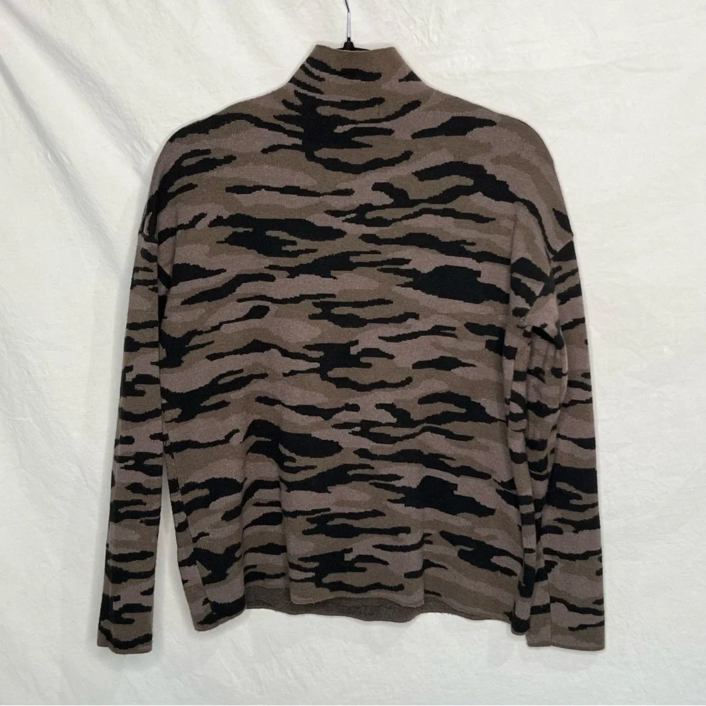 Tahari Women’s Pullover Sweater Green Multicolor Camo Long Sleeve Mock Neck‎ L